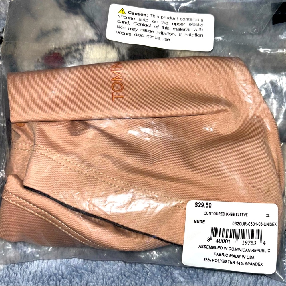 NWT Contoured Knee Sleeve - Unisex